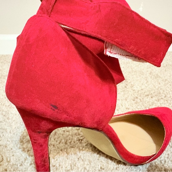 Red High Heels with Pointed Toe and Dramatic Bow - Picture 9 of 11